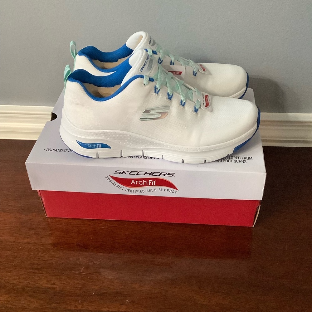 Women’s Blue and White Sketchers ArchFit size 9 tennis shoes